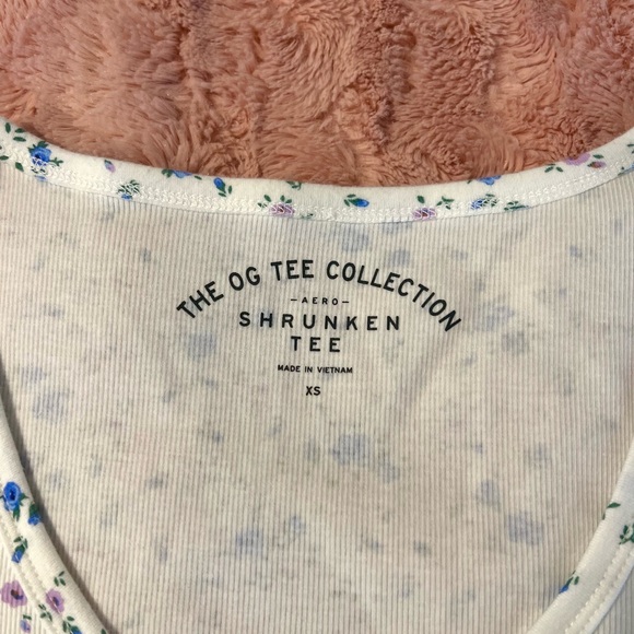 white floral aeropostale v-neck cropped tee - Picture 2 of 3